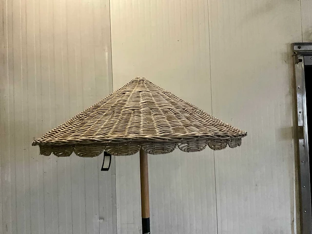 Riviera maison rieten parasol met voet - afbeelding 2 van  5