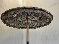 Riviera maison rieten parasol met voet - afbeelding 3 van  5