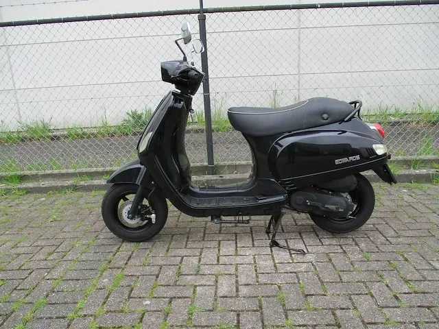 Riya - snorscooter - edwards riva sport - scooter - afbeelding 1 van  11