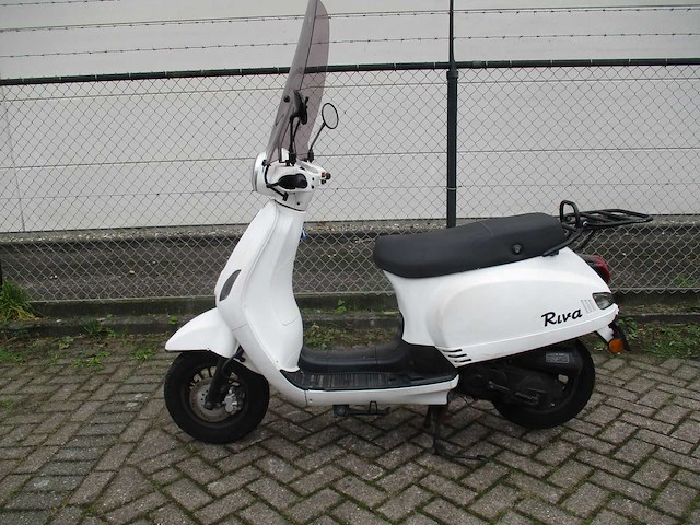 Riya - snorscooter - riva - scooter - afbeelding 1 van  11