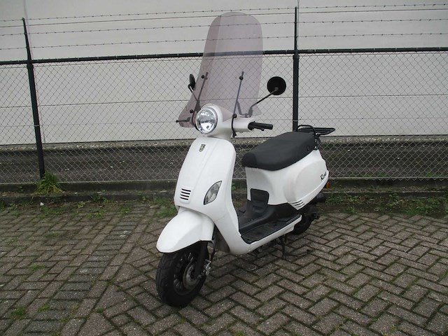 Riya - snorscooter - riva - scooter - afbeelding 4 van  11