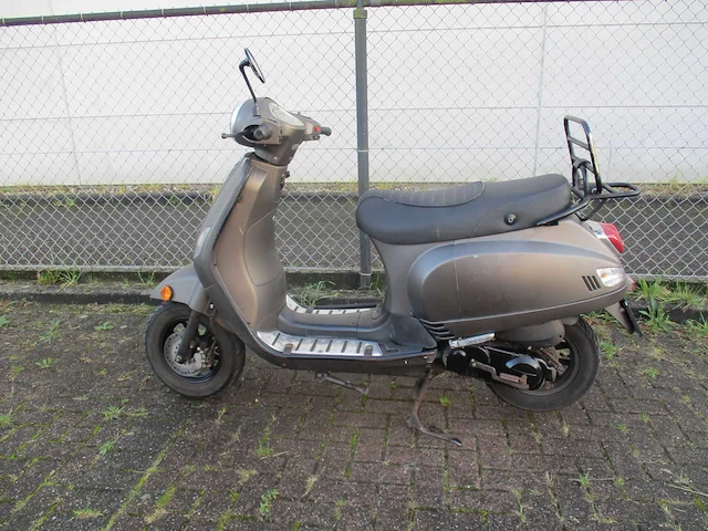 Riya riva - snorscooter - lux fb ty50qt-k - scooter - afbeelding 1 van  11