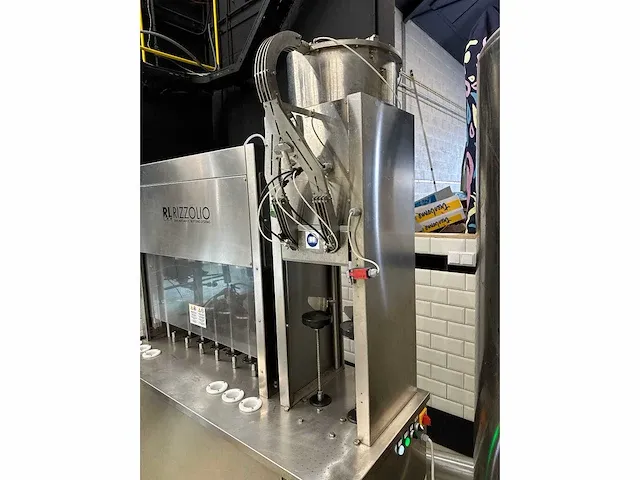 Rizzolio ic filling systems - 662 compact block - rvs flessen vulmachine met dopsluiter - 2016 - afbeelding 6 van  10