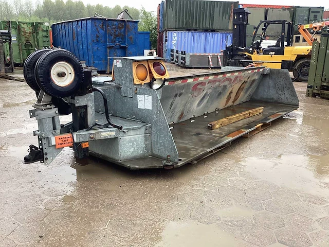 Road barrier - afbeelding 1 van  6
