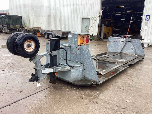 Road barrier - afbeelding 1 van  5