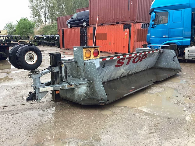 Road barrier - afbeelding 1 van  4