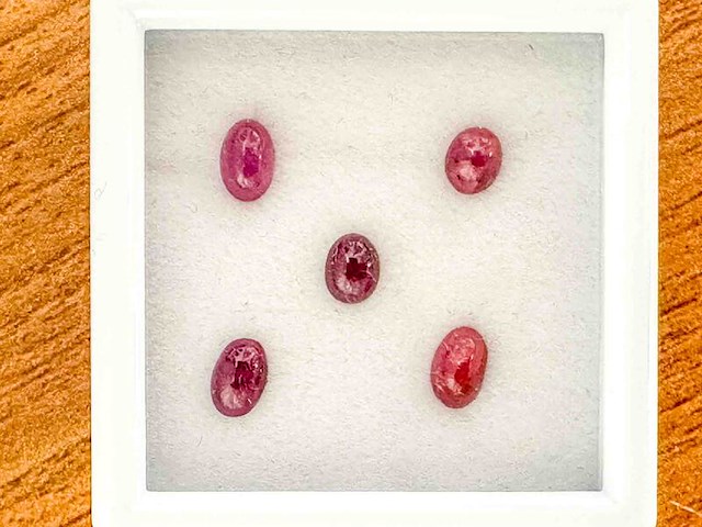 Robijn - 3.21 carat natuurlijke cabochon robijn - afbeelding 1 van  4