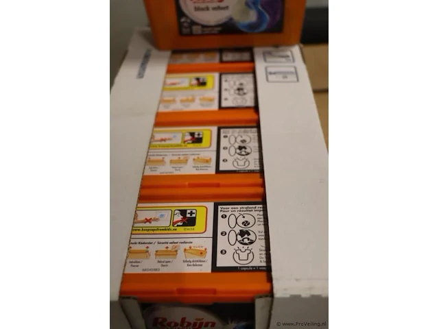 Robijn black velvet 3 in 1 capsules - 5 dozen á 15 stuks - afbeelding 2 van  4