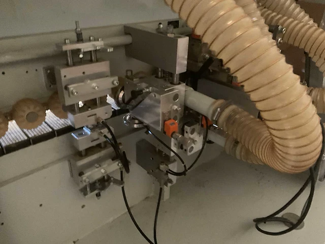 Robland km-675 kantenaanlijmmachine - afbeelding 3 van  26