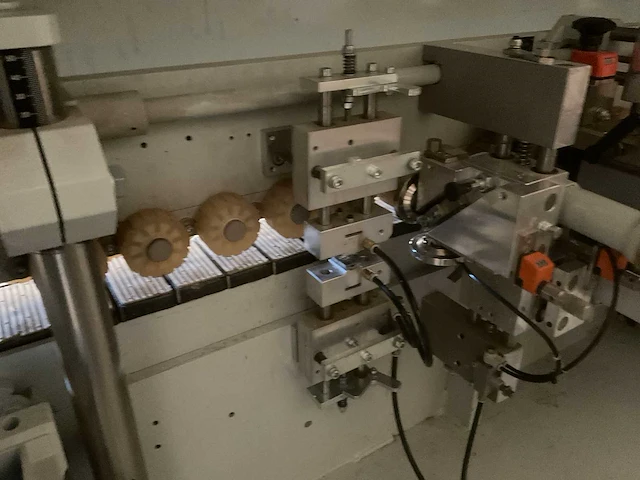 Robland km-675 kantenaanlijmmachine - afbeelding 4 van  26