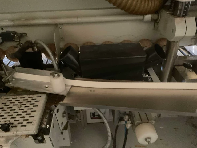 Robland km-675 kantenaanlijmmachine - afbeelding 22 van  26