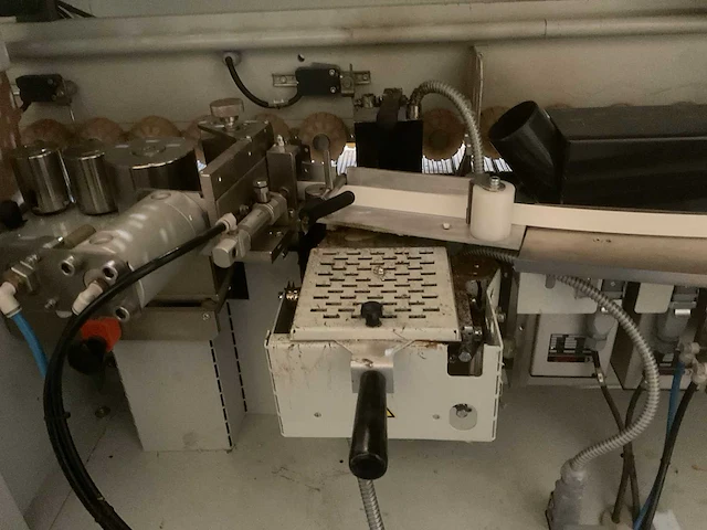 Robland km-675 kantenaanlijmmachine - afbeelding 23 van  26