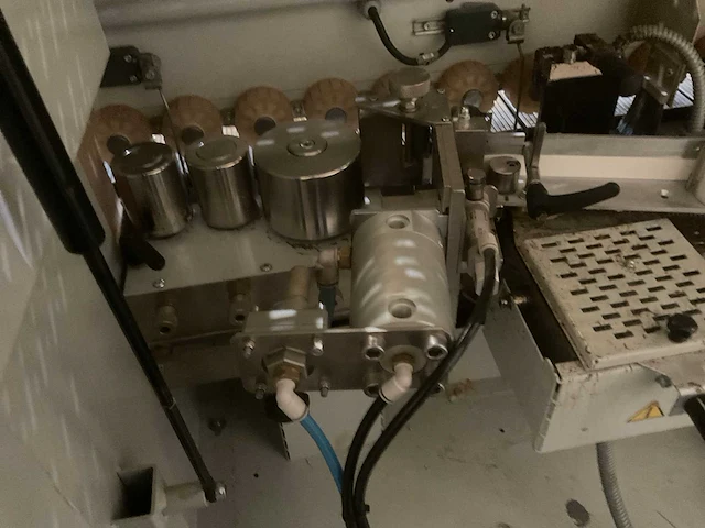 Robland km-675 kantenaanlijmmachine - afbeelding 24 van  26