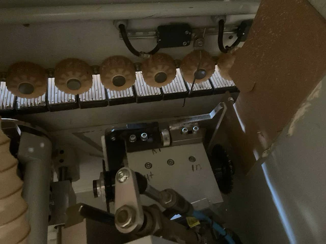 Robland km-675 kantenaanlijmmachine - afbeelding 25 van  26