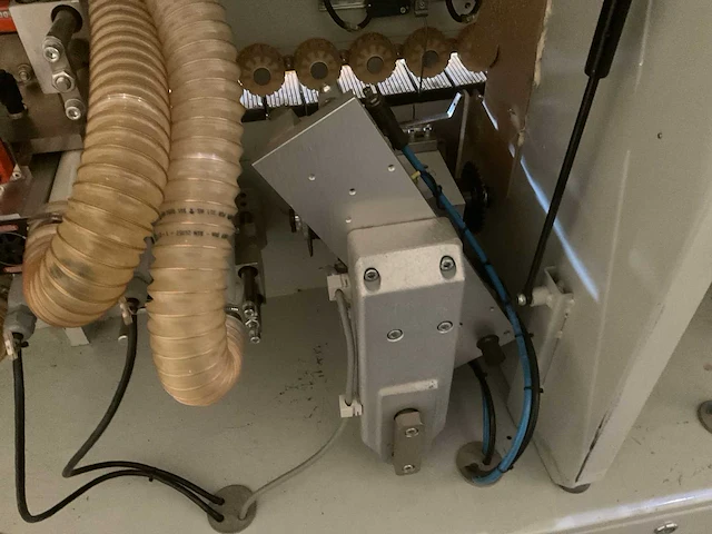 Robland km-675 kantenaanlijmmachine - afbeelding 26 van  26
