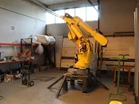 Robot fanuc s-420if met aanstuurkast system r-j2. bouwjaar 1997. niet in bedrijf