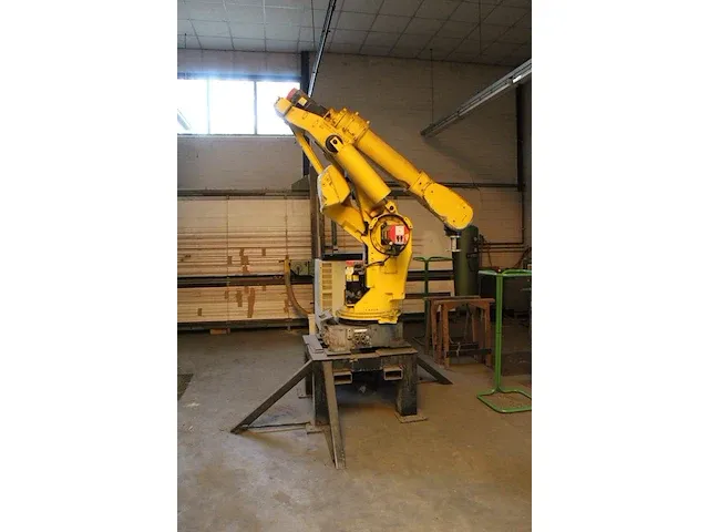 Robot fanuc s-420if met aanstuurkast system r-j2. bouwjaar 1997. niet in bedrijf - afbeelding 2 van  7