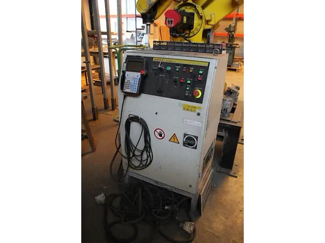 Robot fanuc s-420if met aanstuurkast system r-j2. bouwjaar 1997. niet in bedrijf - afbeelding 4 van  7