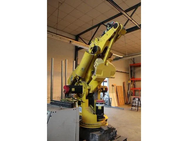 Robot fanuc s-420if met aanstuurkast system r-j2. bouwjaar 1997. niet in bedrijf - afbeelding 6 van  7