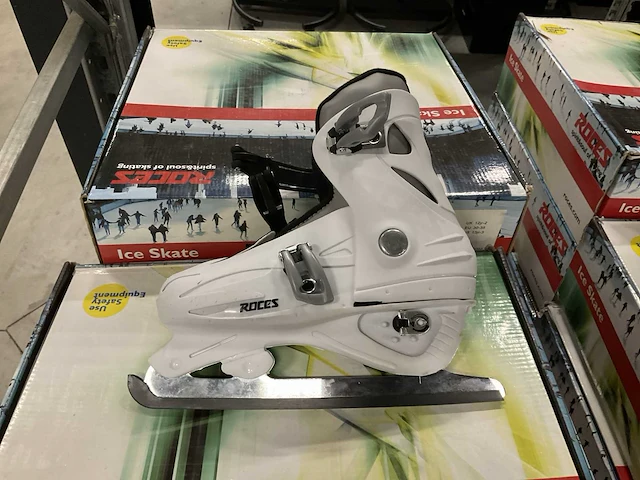 Roces mck ii f kunstschaatsen maat 30-35 (20x) - afbeelding 1 van  3
