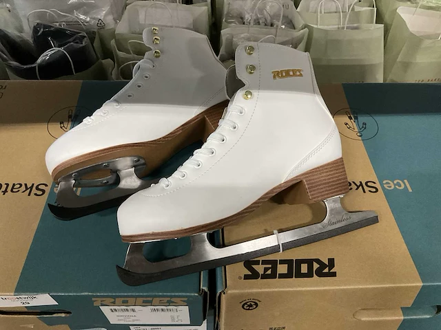 Roces nirvana schaatsen diverse maten (15x) - afbeelding 1 van  8