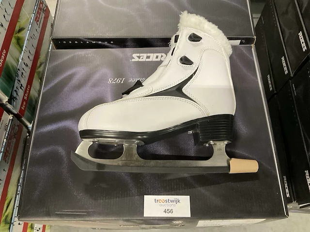 Roces rfg glamour fur inside schaatsen maat 36 (10x) - afbeelding 1 van  2