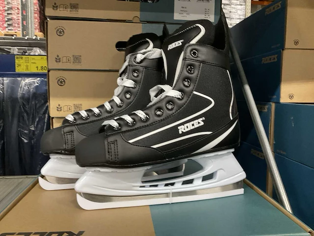 Roces rh 4 schaatsen maat 42 (6x) - afbeelding 1 van  3