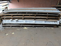 Rockpanel platen in diverse kleuren op pallet. 5 hele platen en zaagstukken. - afbeelding 2 van  2