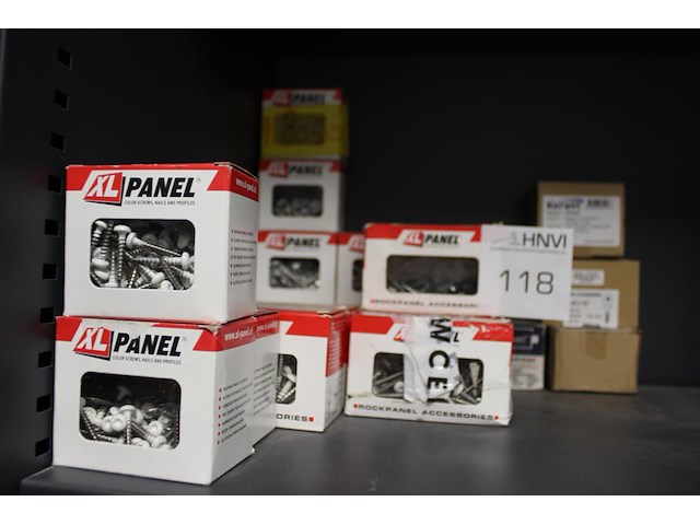 Rockpanel schroeven en nagels in 18 doosjes. - afbeelding 1 van  1