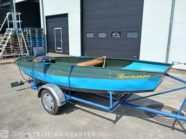 Roeiboot/visboot met trailer en 2 buitenboord motoren, blauw - afbeelding 12 van  43
