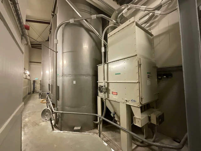 Roestvaststalen silo(5x) met 1 stoffilter en 2 productblowers - afbeelding 1 van  23