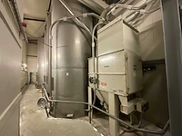 Roestvaststalen silo(5x) met 1 stoffilter en 2 productblowers