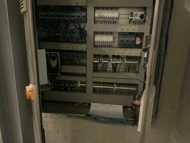 Roestvaststalen silo(5x) met 1 stoffilter en 2 productblowers - afbeelding 16 van  23
