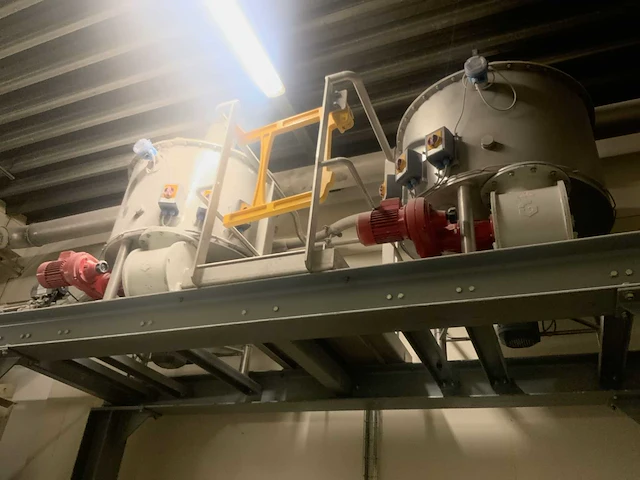 Roestvaststalen silo(5x) met 1 stoffilter en 2 productblowers - afbeelding 23 van  23