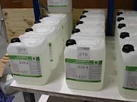 Roetreininger strong cleaner h 8. 5 flacons. - afbeelding 1 van  3