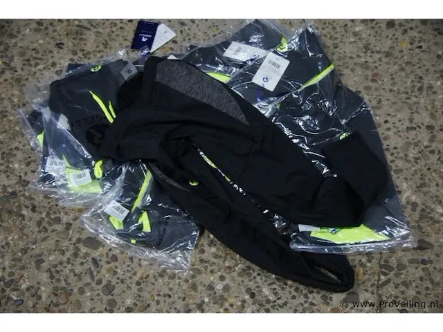 Rogelli broeken & shirts - 15 stuks - afbeelding 1 van  2