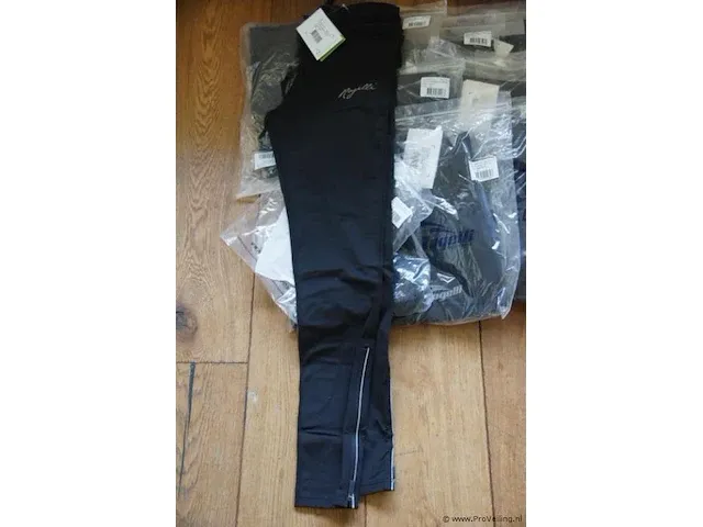 Rogelli hardloopbroeken & shirts - 15 stuks - afbeelding 2 van  2
