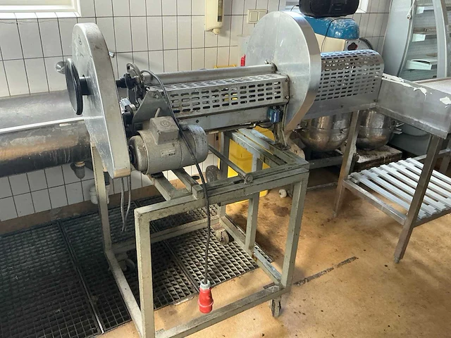 Roggebrood snijder overige bakkerijmachines - afbeelding 1 van  14