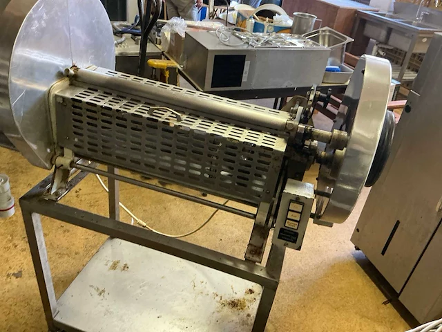 Roggebrood snijmachine broodsnijmachine - afbeelding 9 van  16