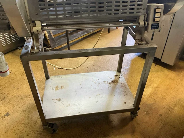 Roggebrood snijmachine broodsnijmachine - afbeelding 11 van  16