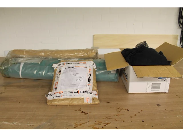 Rol groen kaasdoek met breedte 311 cm a 35 m, zwarte kaasdoek met lengte 300 cm, roll jute met breedte 150 ... - afbeelding 1 van  2