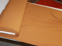 Rol stof 1 rol bruin met zwartye stip 150 breed 240 gr 10 meter - afbeelding 2 van  3