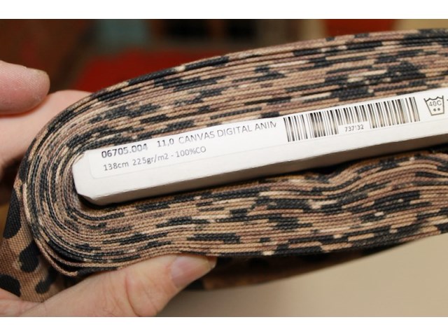 Rol stof 1 rol panter 138 breed 225 gr 11 meter - afbeelding 3 van  5