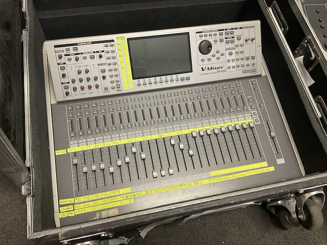 Roland v-mixer digital mixing console - afbeelding 1 van  5