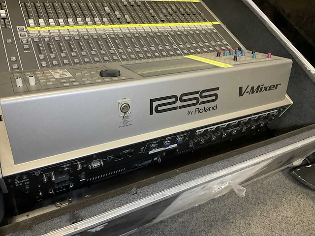 Roland v-mixer digital mixing console - afbeelding 4 van  5