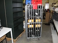Rolcontainer gevuld met statiegeld, 24 kratten gevuld met lege bierflessen en 9 lege kratten. margeproduct - afbeelding 1 van  3