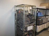 Rolcontainer gevuld met verhuisdekens. - afbeelding 1 van  3