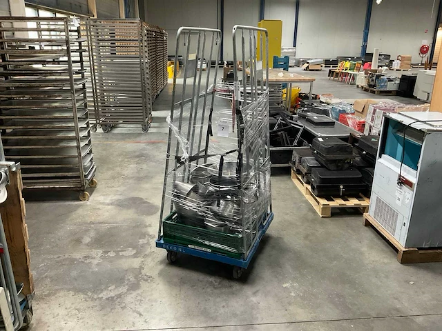 Rolcontainer inclusief kookgerei - afbeelding 1 van  5
