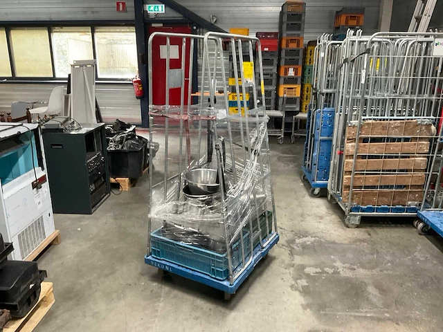 Rolcontainer inclusief kookgerei - afbeelding 2 van  5