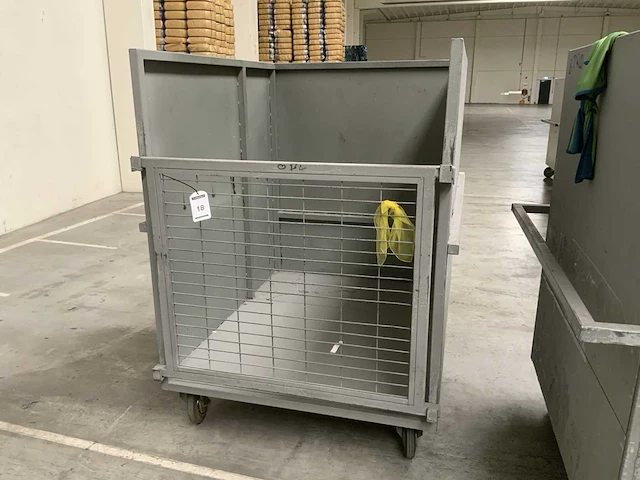 Rolcontainer - afbeelding 1 van  2
